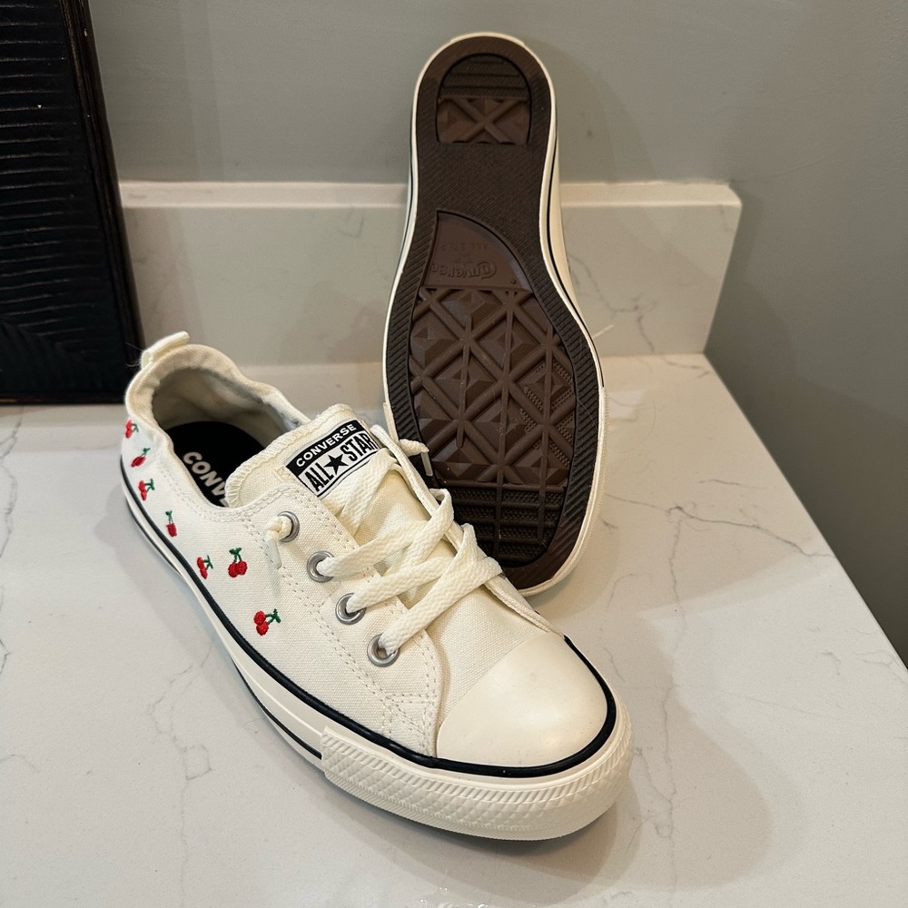 Converse ladies size 9.5. NWT. Never worn.